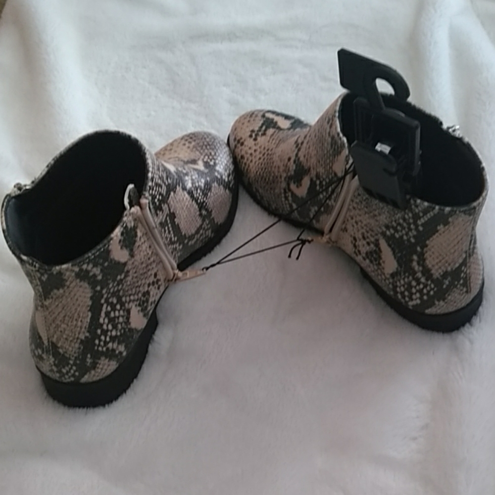 Women Snake Skin Boots - Picture 6 of 8